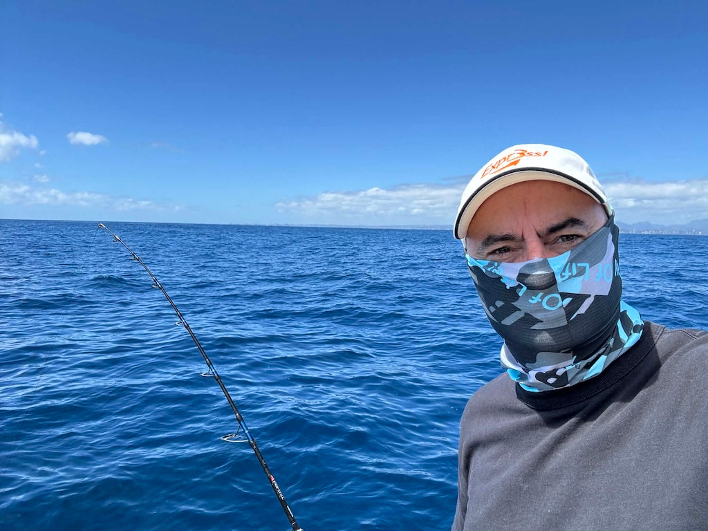 Lightweight Sunvibe HYDRO-TECH™ soft neck scarf with performance stretch fabric for breathable wind protection outdoors on the water fishing